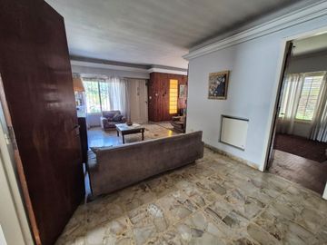 CASA VENTA 5 AMB CASTELAR APTA CREDITO LOTE 643 MT