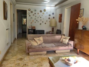 CASA VENTA 5 AMB CASTELAR APTA CREDITO LOTE 643 MT
