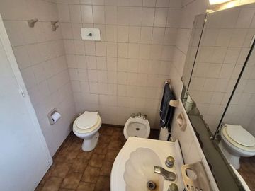 CASA VENTA 5 AMB CASTELAR APTA CREDITO LOTE 643 MT