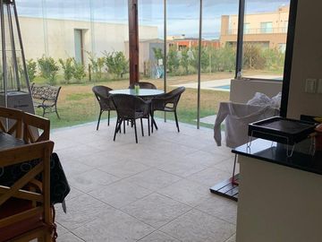 Venta Casa 5 amb pileta B. Santa Rita Canning