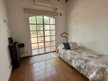 VENTA CASA 6 AMB DON TORCUATO JARDIN Y PILETA