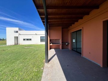 CASA EN VENTA LOBOS 3 DORMITORIOS LA FEDERALA