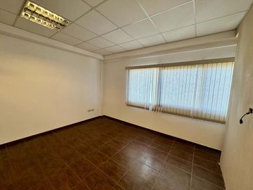 OFICINA MONOAMBIENTE EN VENTA LA PLATA CON PRIVADO