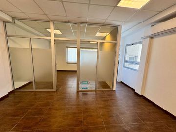 OFICINA MONOAMBIENTE EN VENTA LA PLATA CON PRIVADO