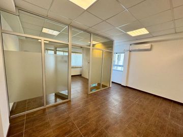 OFICINA MONOAMBIENTE EN VENTA LA PLATA CON PRIVADO