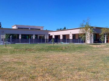CASA EN VENTA CAMPO DE ROCA 1 CON 5 DORMITORIOS