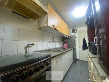 VENTA DEPTO VISTA DESPEJADA CON ESTACIONAMIENTO Y BODEGA