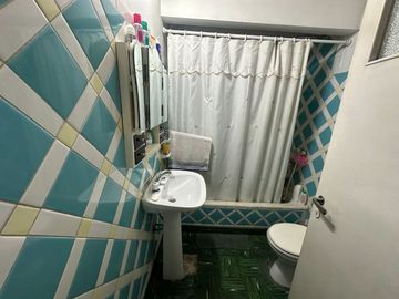 CASA PARA 2 FAMILIAS EN VENTA LANUS COCHERA JARDIN