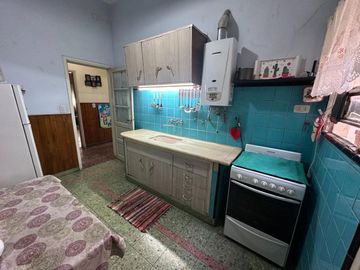 CASA PARA 2 FAMILIAS EN VENTA LANUS COCHERA JARDIN