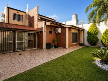 CASA VENTA QUILMES 5 AMBIENTES JARDIN APTA CREDITO