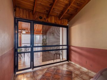 CASA VENTA QUILMES 5 AMBIENTES JARDIN APTA CREDITO