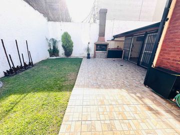 CASA VENTA QUILMES 5 AMBIENTES JARDIN APTA CREDITO