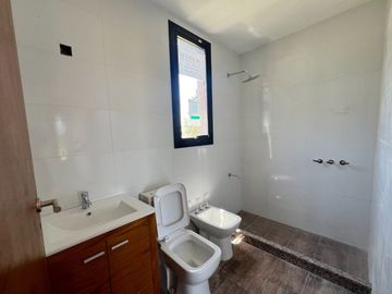 CASA EN VENTA LOBOS 3 DORMITORIOS LA FEDERALA