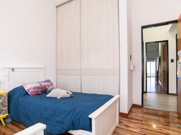 CASA EN VENTA CITY BELL 3 DORMITORIO PARQUE PILETA