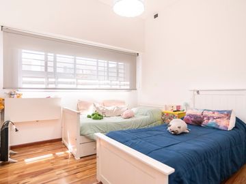 CASA EN VENTA CITY BELL 3 DORMITORIO PARQUE PILETA