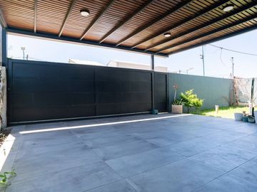 CASA EN VENTA CITY BELL 3 DORMITORIO PARQUE PILETA
