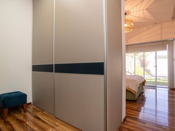 CASA EN VENTA CITY BELL 3 DORMITORIO PARQUE PILETA
