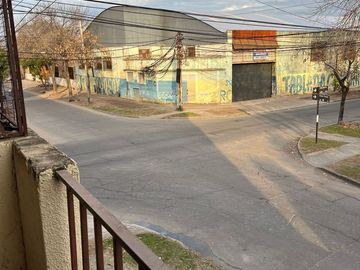 Venta Edificio Inversion. Esquina tres plantas.