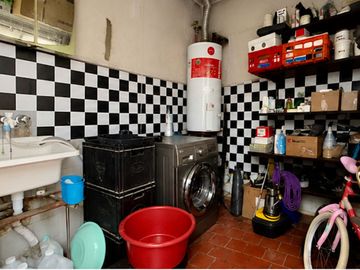 CASA EN 1er PISO CON GALPÓN EN PB - PIÑEYRO