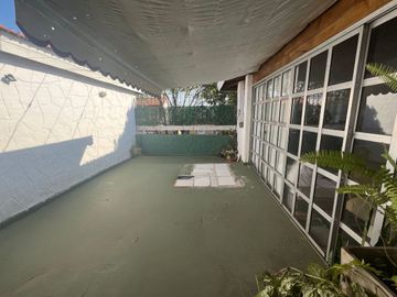EXCELENTE CASA EN BANFIELD. APTA CREDITO