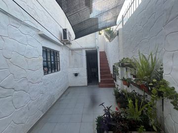 EXCELENTE CASA EN BANFIELD. APTA CREDITO