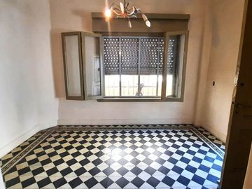 OPORT: CASA DE 315 M2 A RECICLAR 100%