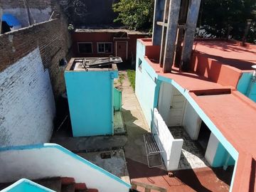 OPORT: CASA DE 315 M2 A RECICLAR 100%