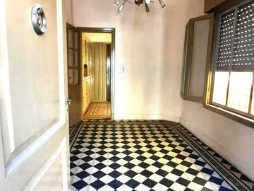 OPORT: CASA DE 315 M2 A RECICLAR 100%