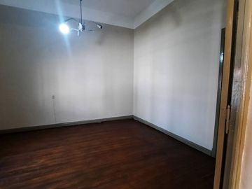 OPORT: CASA DE 315 M2 A RECICLAR 100%