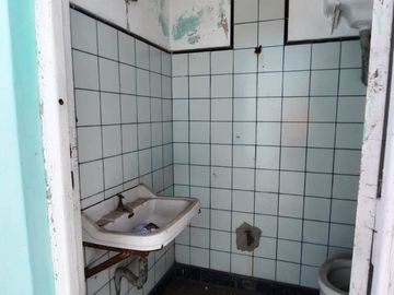 OPORT: CASA DE 315 M2 A RECICLAR 100%