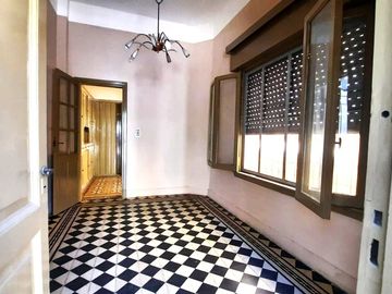 OPORT: CASA DE 315 M2 A RECICLAR 100%