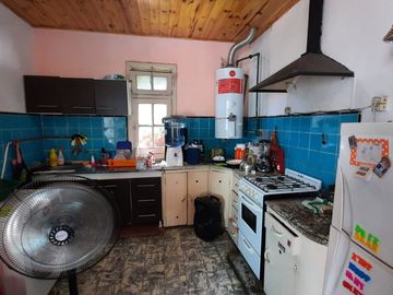 OPORT: CASA DE 315 M2 A RECICLAR 100%