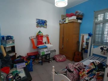 OPORT: CASA DE 315 M2 A RECICLAR 100%