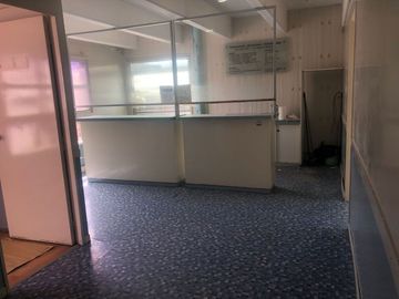 Consultorio-oficina en alquiler a mts Est. Lanús E