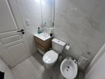 VENTA PH 2 AMBIENTES PATIO C/ COCHERA SIN EXPENSAS