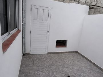 ALQUILER PH 2 AMB - PATIO - ZONA DORREGO Y ALBERTI