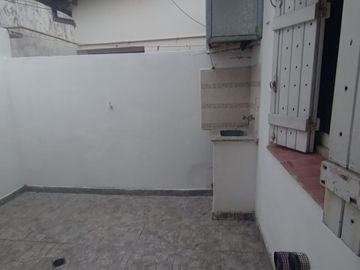 ALQUILER PH 2 AMB - PATIO - ZONA DORREGO Y ALBERTI