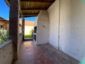 2 Casas mismo lote, Patio y Parrilla en Zona Camet