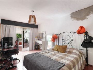 VENTA CASA 5 AMBIENTES BOEDO CON PATIO Y COCHERA