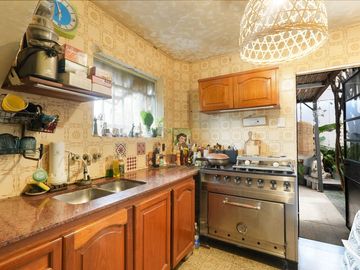 VENTA CASA 5 AMBIENTES BOEDO CON PATIO Y COCHERA