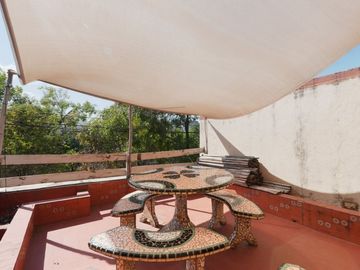 VENTA CASA 5 AMBIENTES BOEDO CON PATIO Y COCHERA