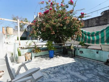 VENTA CASA 5 AMBIENTES BOEDO CON PATIO Y COCHERA