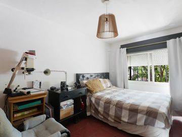 VENTA CASA 5 AMBIENTES BOEDO CON PATIO Y COCHERA