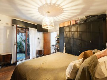 VENTA CASA 5 AMBIENTES BOEDO CON PATIO Y COCHERA