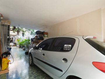 VENTA CASA 5 AMBIENTES BOEDO CON PATIO Y COCHERA