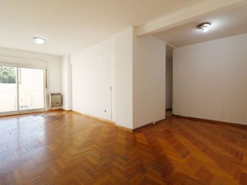 VENTA DPTO 4 DORMITORIOS COCHERA BALCON EN FLORES