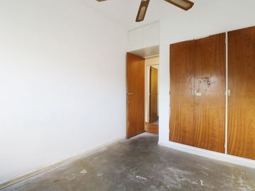 VENTA DPTO 4 DORMITORIOS COCHERA BALCON EN FLORES