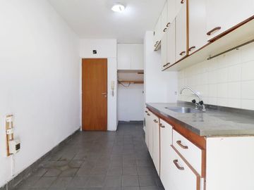 VENTA DPTO 4 DORMITORIOS COCHERA BALCON EN FLORES