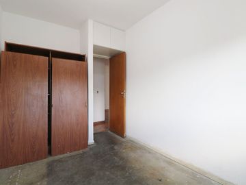 VENTA DPTO 4 DORMITORIOS COCHERA BALCON EN FLORES