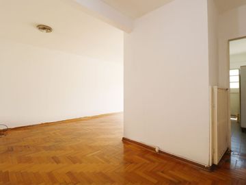 VENTA DPTO 4 DORMITORIOS COCHERA BALCON EN FLORES